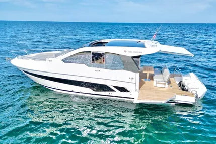 Extended side door Schaefer yachts 375